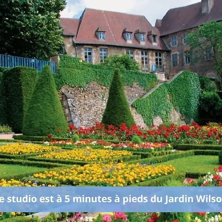 Au Pied Du Château Wi-fi Proche Gare Appartement Montluçon